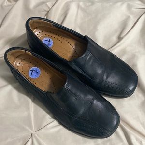 GUC Clark’s Structured slip-on loafers